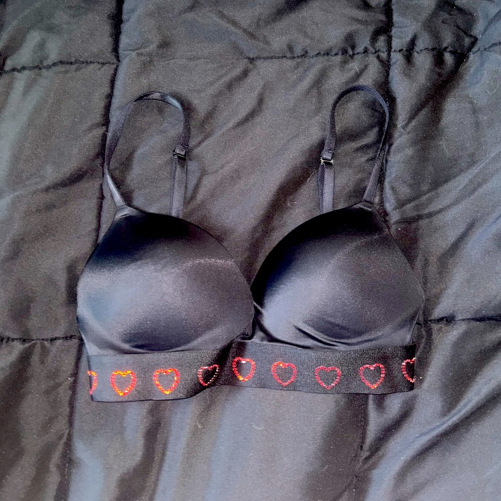 Victoria’s Secret Wireless Push Up Bra 32D